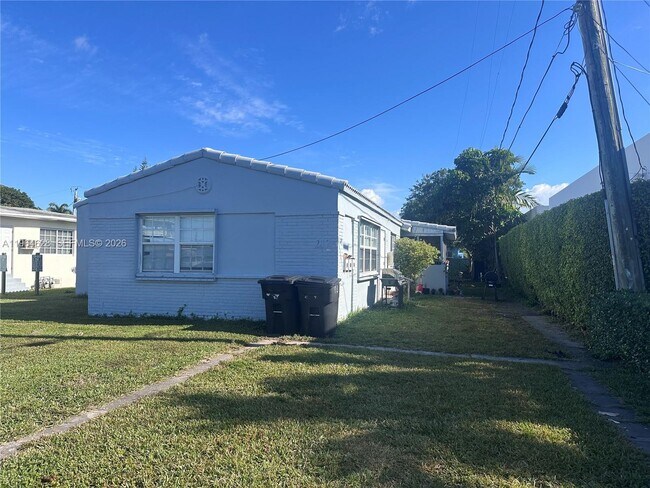 2125 Bay Dr in Miami Beach, FL - Building Photo - Building Photo