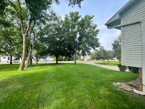 15468 250th Ave in Spirit Lake, IA - Foto de edificio - Building Photo