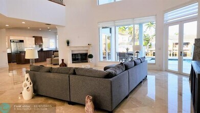 879 NE Orchid Bay Dr in Boca Raton, FL - Foto de edificio - Building Photo