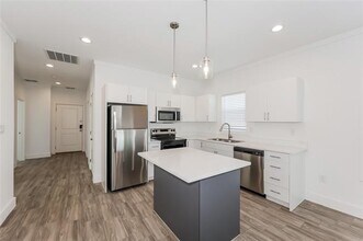 1950 E Maddox Ave in Fort Worth, TX - Building Photo - Building Photo