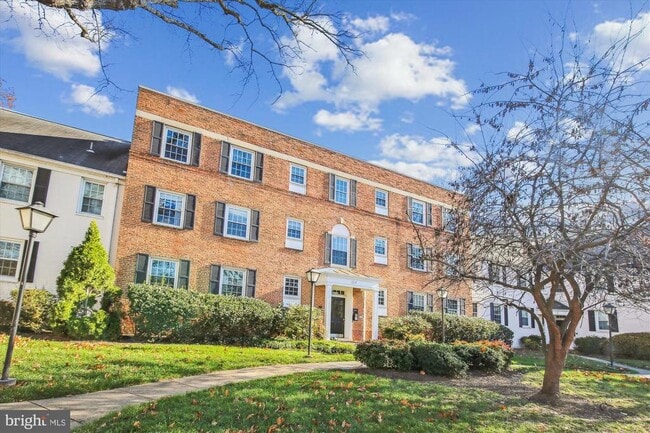 1317 S Walter Reed Dr in Arlington, VA - Building Photo - Building Photo