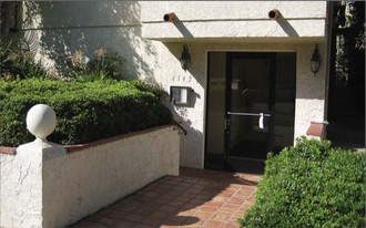 4143 Cahuenga Blvd in Toluca Lake, CA - Building Photo - Building Photo