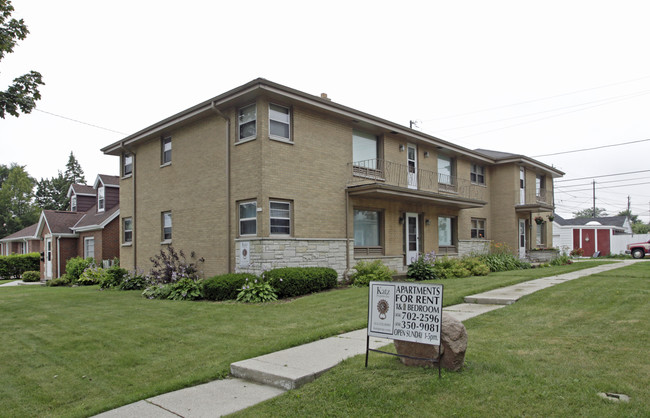 5017 S Lake Dr in Cudahy, WI - Foto de edificio - Building Photo