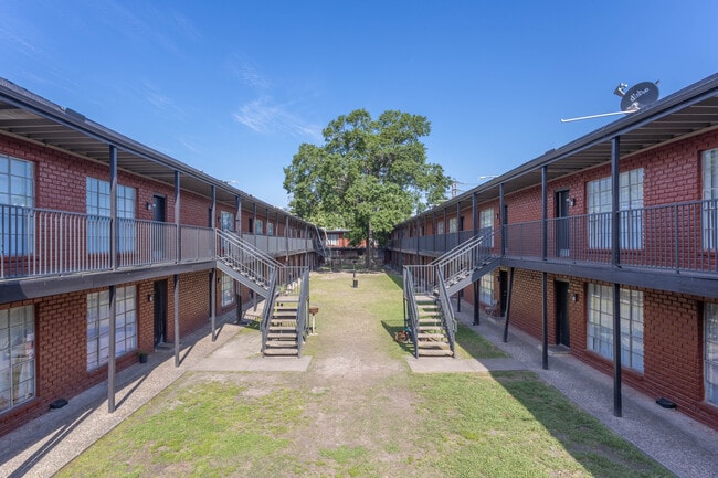 Fair Oaks Apartments