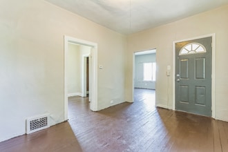 2116 W Garden St in Peoria, IL - Building Photo - Building Photo