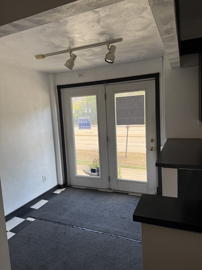 621 Butler St, Unit STOREFRONT - COMMERCIAL in Pittsburgh, PA - Building Photo - Building Photo