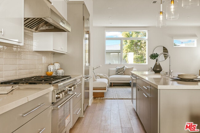 property at 3220 S Barrington Ave