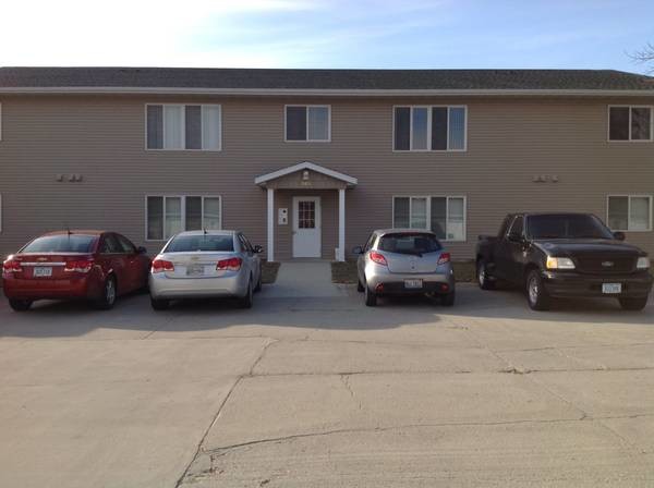 Cobblestone Circle Apartment 2 Bedroom, 1 ... in Waterloo, IA - Foto de edificio - Building Photo