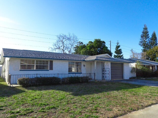 9415 Crabtree Ln in Port Richey, FL - Building Photo