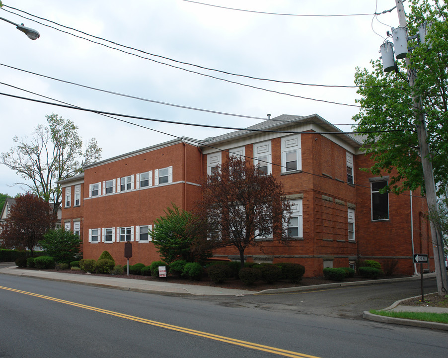 41 Wayne Ave in Suffern, NY - Foto de edificio