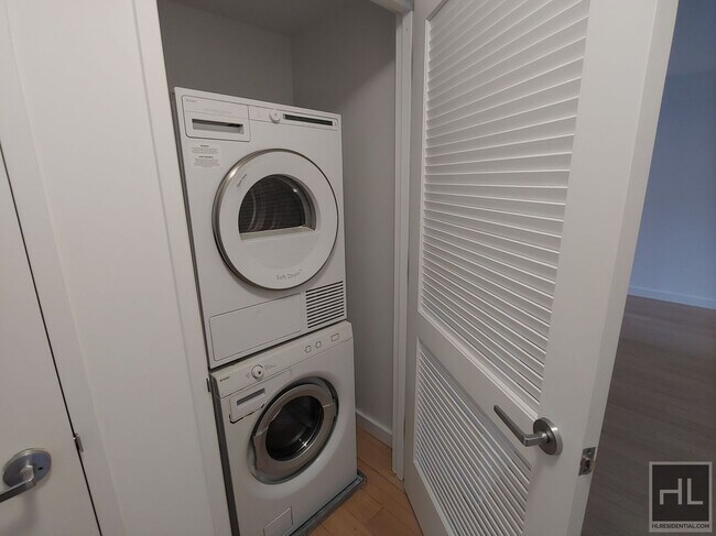 East 39th Street, Unit 17F in New York, NY - Building Photo - Building Photo