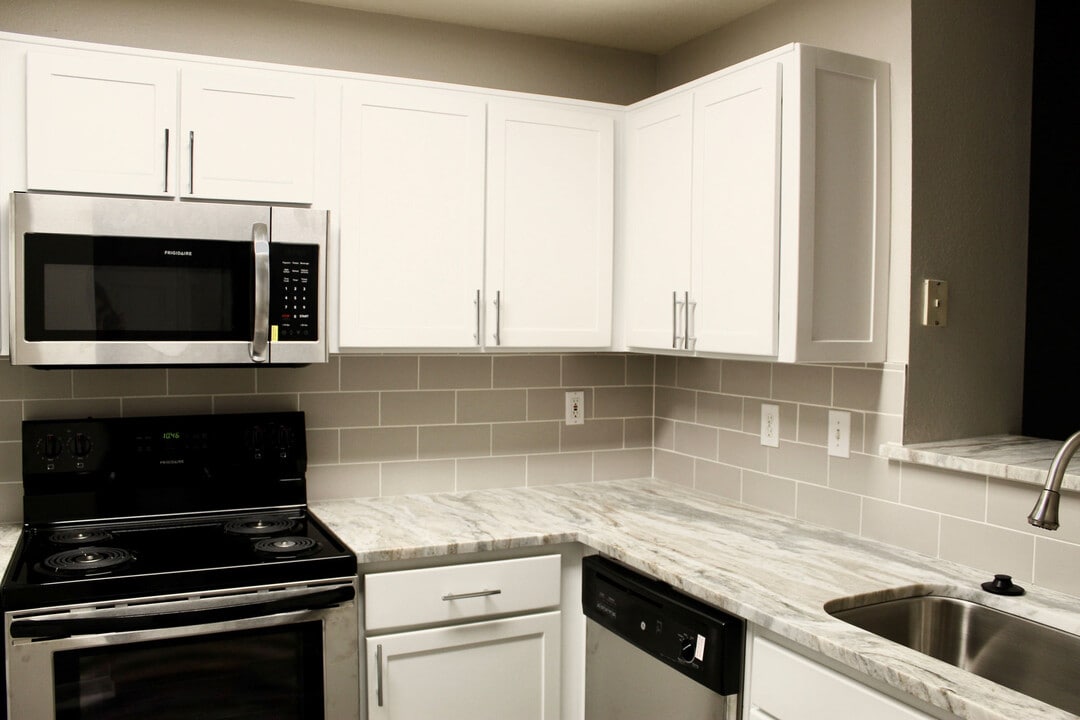 Plaza At River Oaks in Houston, TX - Building Photo