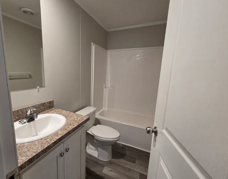 500 Elmwood Ln in Columbus, MI - Foto de edificio