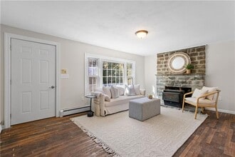 400 Schooner Ave in Jamestown, RI - Building Photo - Building Photo