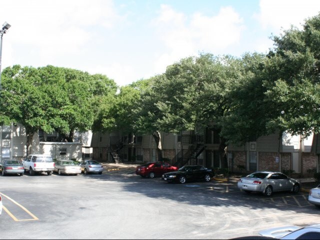 Nubia Square in Houston, TX - Foto de edificio - Building Photo