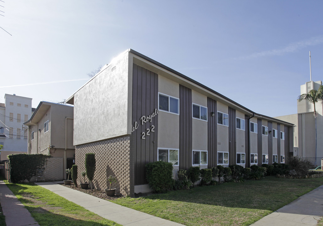 Del Royale Apartments in Fullerton, CA - Foto de edificio