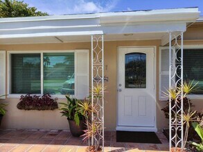127 SW 12th Ave in Boynton Beach, FL - Building Photo - Building Photo