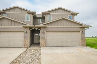 8413 W 53rd St in Sioux Falls, SD - Building Photo