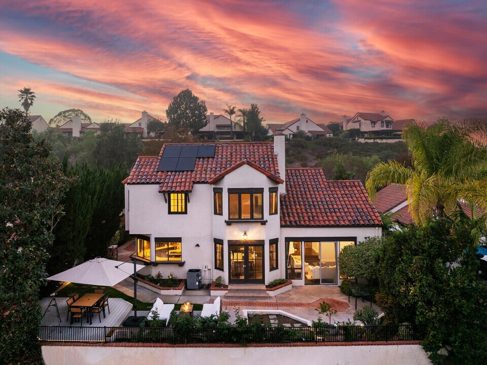 17645 Rienzi Pl in San Diego, CA - Building Photo