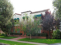 244 N Clark Dr in Beverly Hills, CA - Foto de edificio - Building Photo