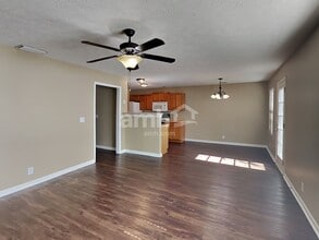 4861 Nina Marie Ave in Murfreesboro, TN - Foto de edificio - Building Photo