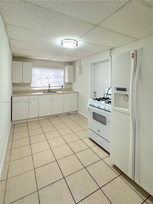 2225 Taylor St in Hollywood, FL - Building Photo - Building Photo