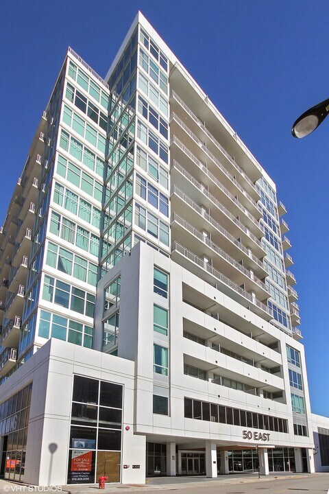 50 E 16th St in Chicago, IL - Building Photo