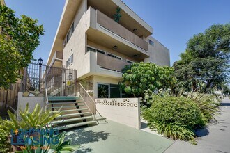 17348 Burbank Blvd in Los Angeles, CA - Building Photo - Building Photo