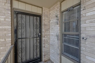 100 Hillside Rd in Laredo, TX - Building Photo - Building Photo