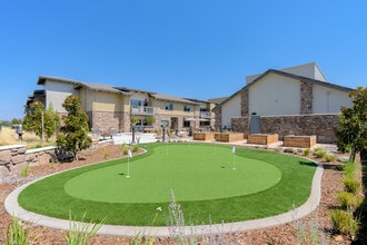 Hearthstone Lodge Senior Residences in Auburn, CA - Foto de edificio - Building Photo