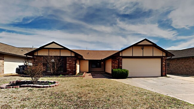 704 Westview Dr in Yukon, OK - Foto de edificio - Building Photo