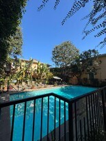 Hayworth Courtyard Apartments – West Holly... in Los Angeles, CA - Building Photo