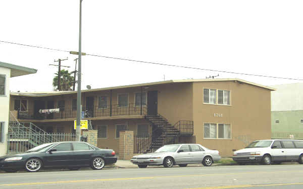 8708 S Central Ave in Los Angeles, CA - Foto de edificio