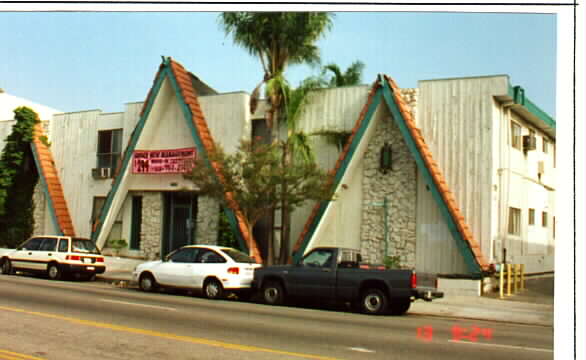 Saticoy Apartments in North Hollywood, CA - Building Photo - Building Photo