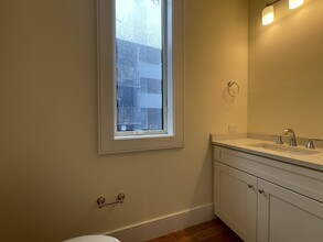 60 Cameron St, Unit 5 in Brookline, MA - Foto de edificio - Building Photo
