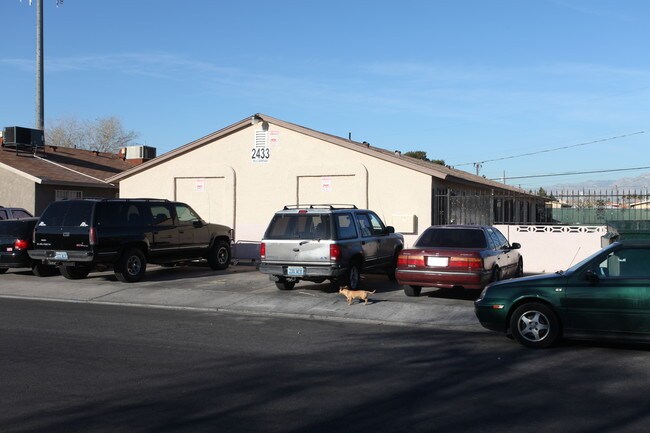 Arrowhead Acres in North Las Vegas, NV - Foto de edificio - Building Photo