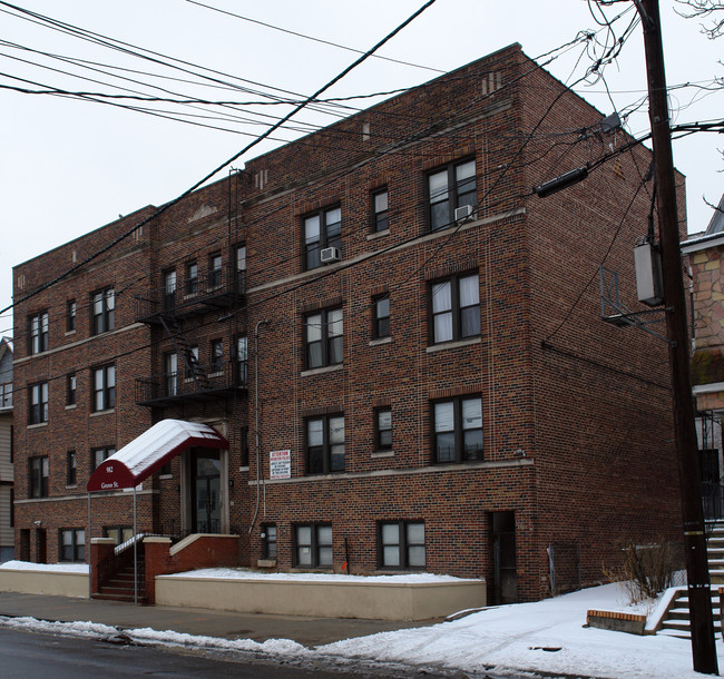 982 Grove St in Irvington, NJ - Foto de edificio - Building Photo