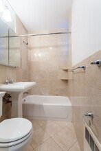 330 E 35th St in New York, NY - Foto de edificio - Building Photo