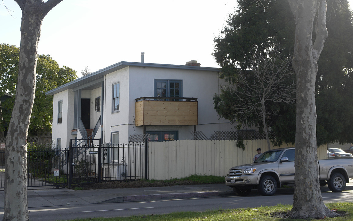 2429 & 2433 San Pablo Avenue in Berkeley, CA - Building Photo