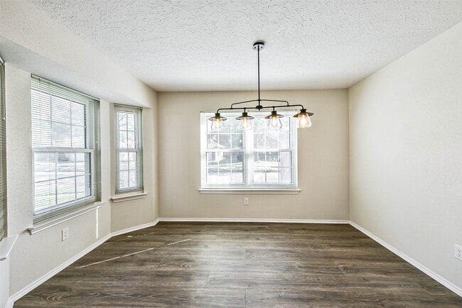 22630 Round Valley Dr