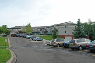 Lakeview Commons in Plymouth, MN - Foto de edificio - Building Photo