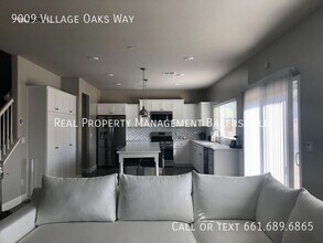 9009 Village Oaks Way in Shafter, CA - Building Photo - Building Photo