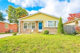 67 Karen Walk in Waterloo, ON - Building Photo