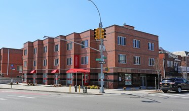 5804 Main St in Flushing, NY - Building Photo - Building Photo