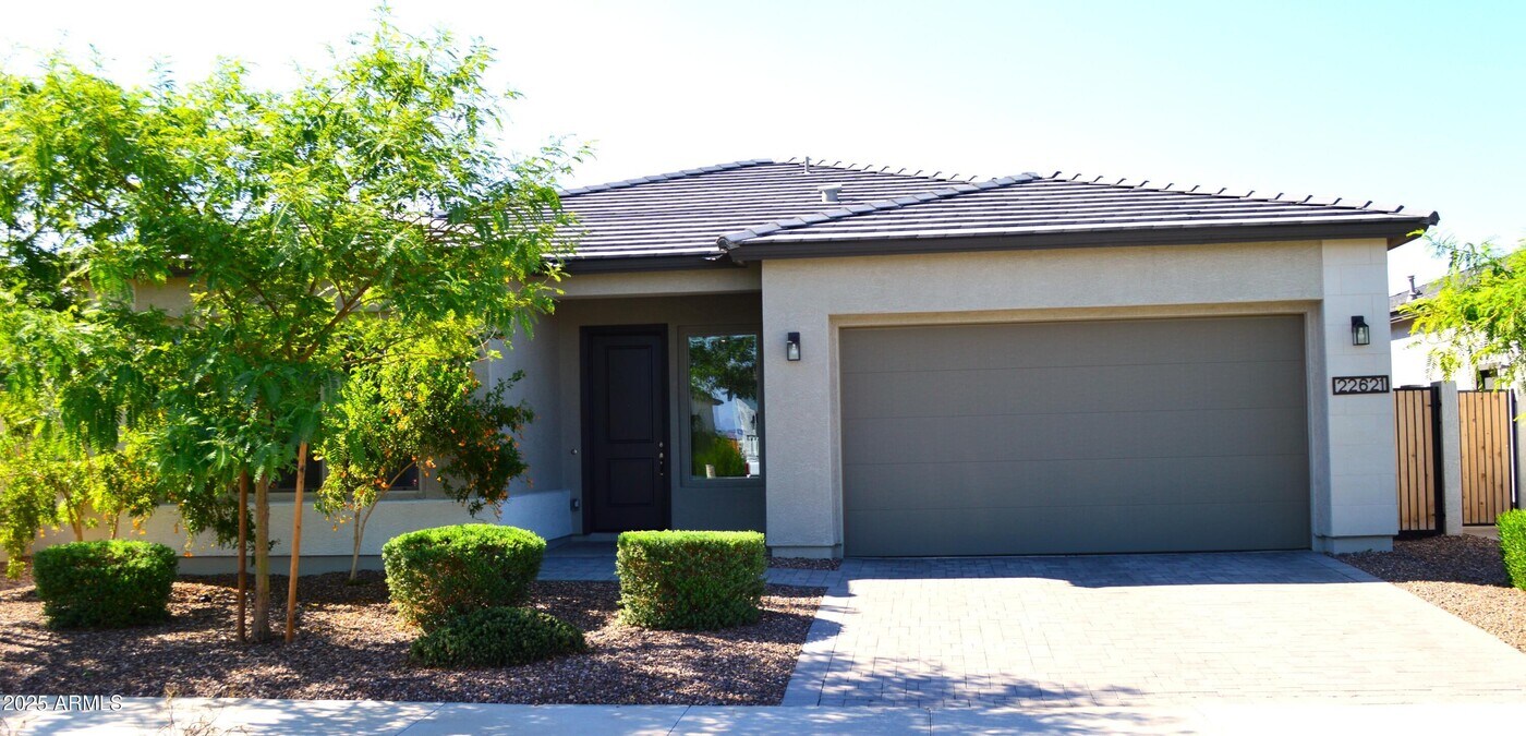 22621 E Lords Wy in Queen Creek, AZ - Building Photo