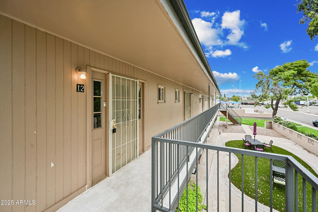 430 W 3rd St in Mesa, AZ - Foto de edificio
