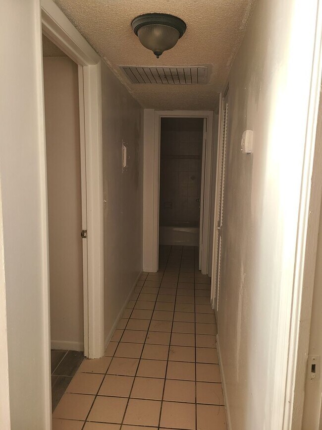 5900 Village Cir N in Orlando, FL - Building Photo - Building Photo