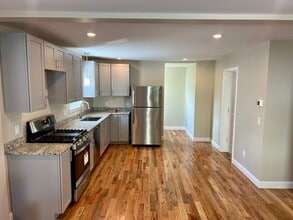 13 Garfield Ave in Woburn, MA - Building Photo - Building Photo
