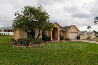 418 Moscato Dr in Davenport, FL - Building Photo - Building Photo