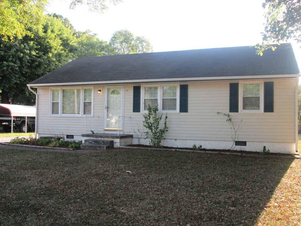 507 Sherilyn Dr in Highland Springs, VA - Building Photo